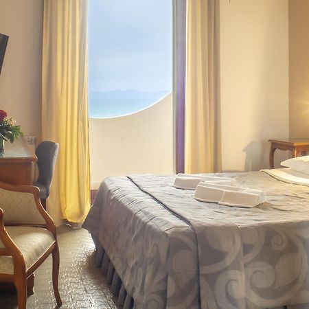 Hotel Sinuessa Terme Mondragone Bagian luar foto