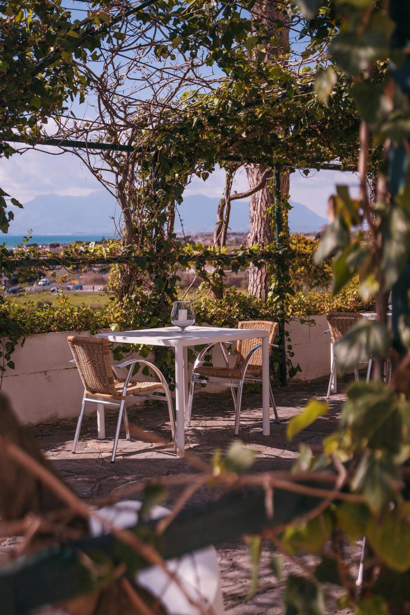 Hotel Sinuessa Terme Mondragone Bagian luar foto