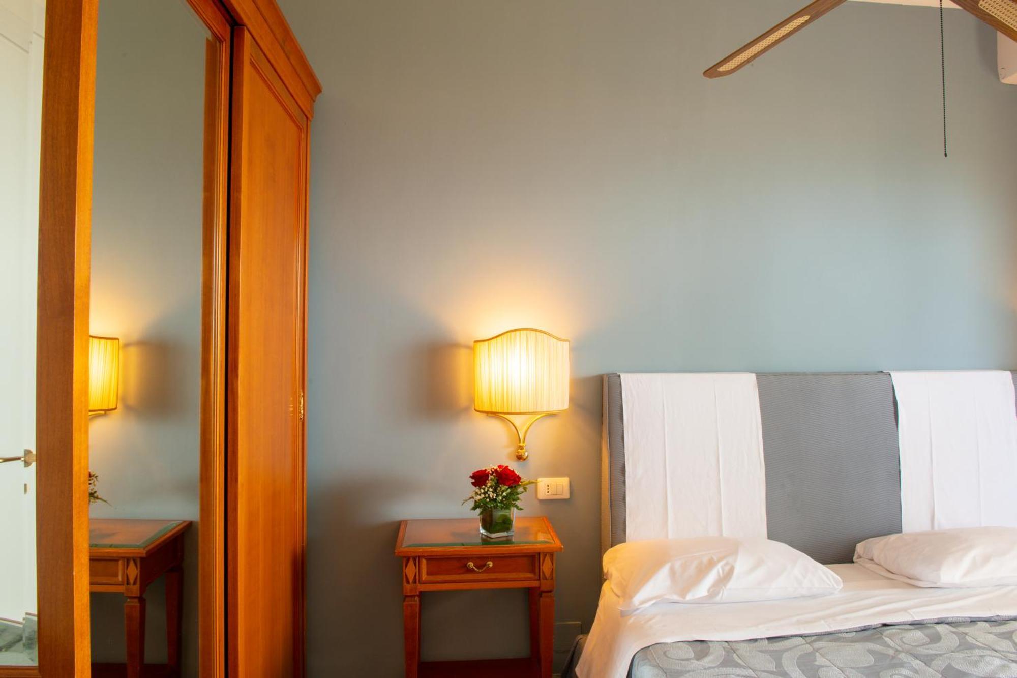 Hotel Sinuessa Terme Mondragone Bagian luar foto