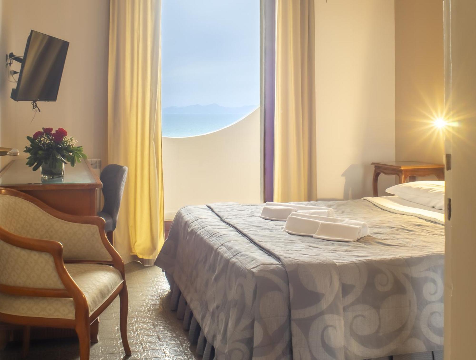 Hotel Sinuessa Terme Mondragone Bagian luar foto